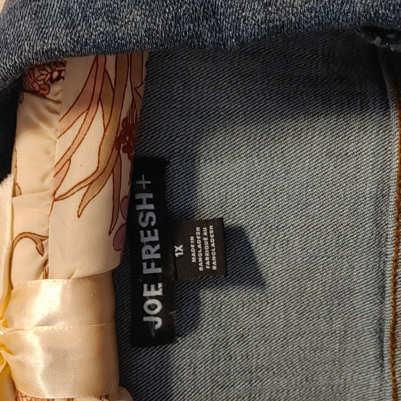Ladies plus size Joe Fresh jean jacket - Picture 3 of 5